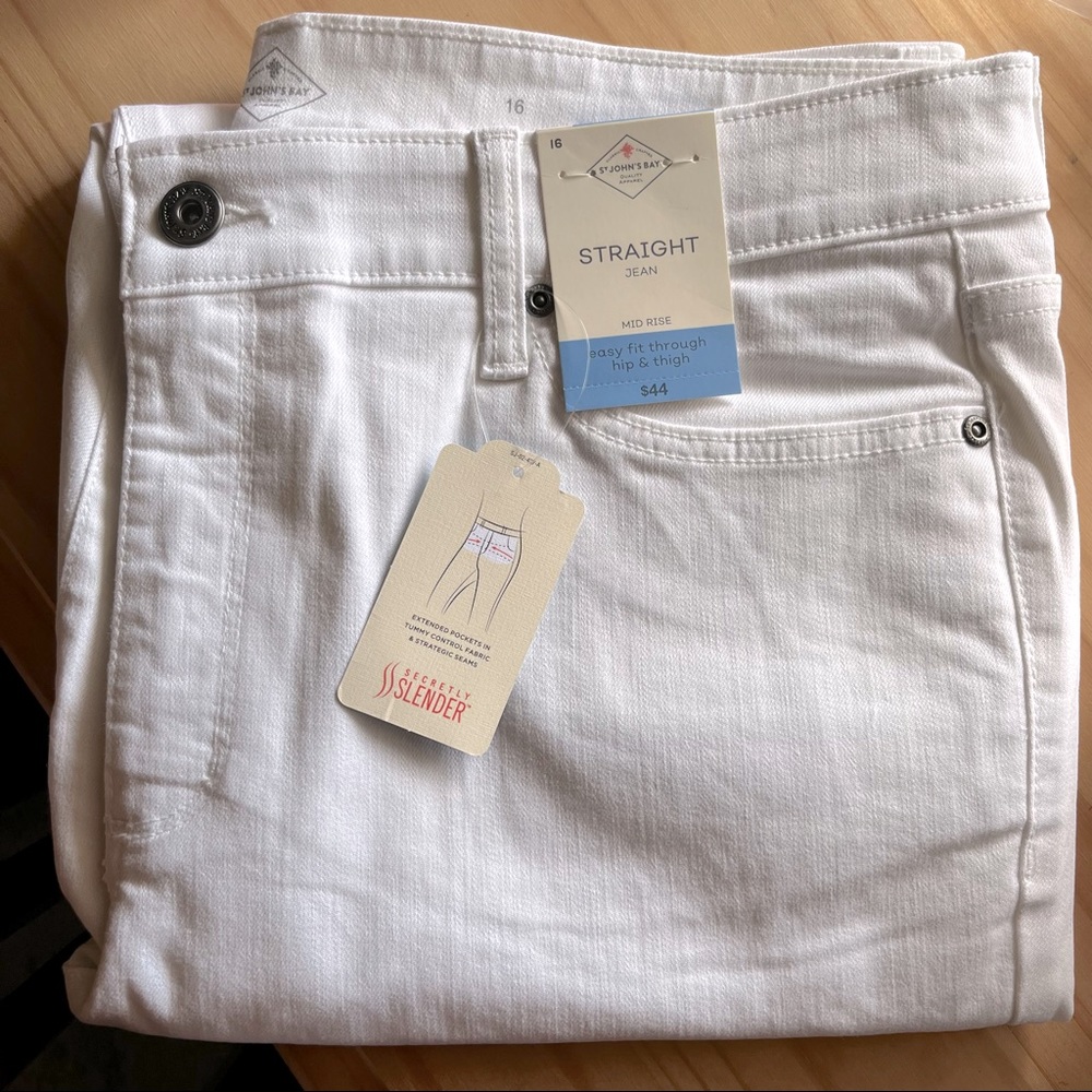 🆕Size 16 Straight Fit White Jeans Mid-Rise🤍